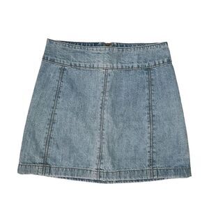 Free People Mini Skirt. Light wash denim. Great condition! Size 0